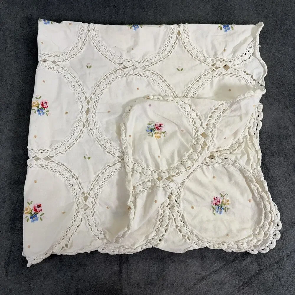 Vintage Table Cover 28in Square - Lace & Embroidered Flowers Cottage Boho Chrty